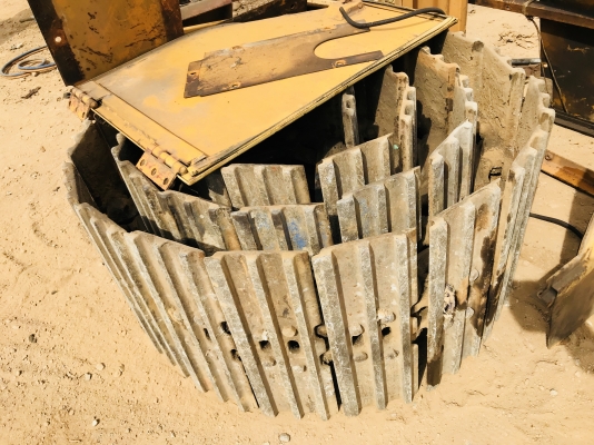 ขายโซ่พร้อมใบใส่KOMATSU PC120-3สวยๆ ขายโซ่พร้อมใบใส่KOMATSU PC120-3สวยๆ