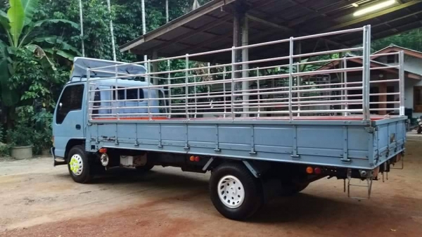 ISUZU NPR 120แรงม้า ปี40 เครื่องดี ฝาขาว คัทซีสวย ยาว5ม. เล่มพร้อม ราคาต่อรองได้ สภาพสวย พร้อมใช้งาน ติดต่อ 0872976734