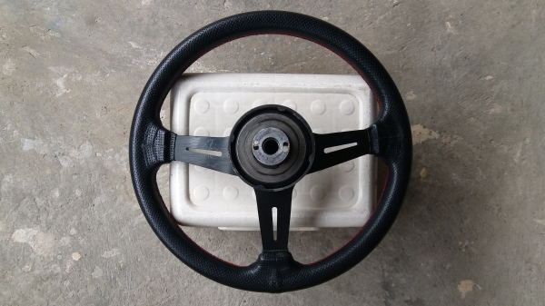 พวงมาลัยก้านยก ขนาด 13.5นิ้ว พวงมาลัยก้านยก ขนาด 13.5นิ้ว