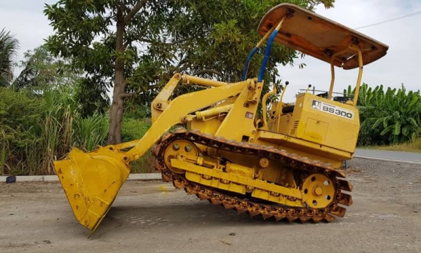ขายด่วนรถแทรกเตอร์ตักดินดันดินมิตซูบิชิBS300รถนอกสถาพดีเพิ่งนำเข้ามาใหม่ยังไม่เคยใช้งานในเมืองไทยเลย