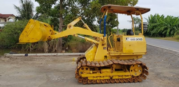 ขายด่วนรถแทรกเตอร์ตักดินดันดินมิตซูบิชิBS300รถนอกสถาพดีเพิ่งนำเข้ามาใหม่ยังไม่เคยใช้งานในเมืองไทยเลย