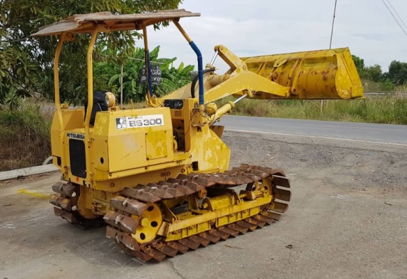 ขายด่วนรถแทรกเตอร์ตักดินดันดินมิตซูบิชิBS300รถนอกสถาพดีเพิ่งนำเข้ามาใหม่ยังไม่เคยใช้งานในเมืองไทยเลย