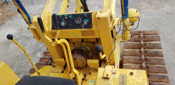 ขายด่วนรถแทรกเตอร์ตักดินดันดินมิตซูบิชิBS300รถนอกสถาพดีเพิ่งนำเข้ามาใหม่ยังไม่เคยใช้งานในเมืองไทยเลย