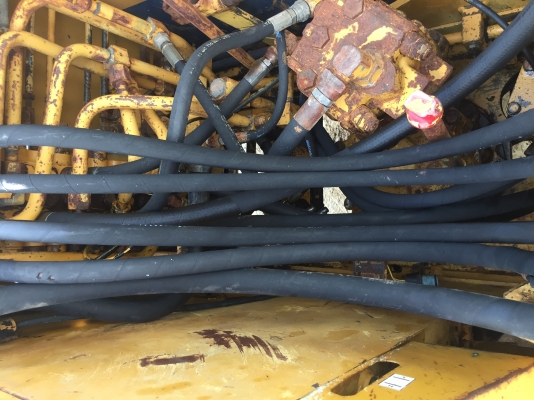 ขายKomatsu PC60-5สภาพพร้อมใช้งานมีไลหัวแยค ขายKomatsu PC60-5สภาพพร้อมใช้งานมีไลหัวแยค