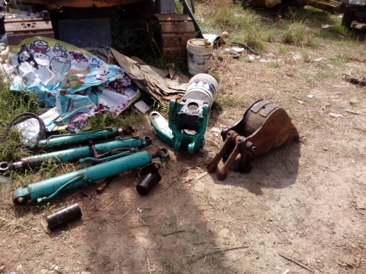 ขายอะไหล่ชิ้นส่วนรถแมคโคเล็ก โคมัสสุ PC-30-7 แยกขาย สภาพตามรูปครับ