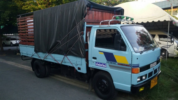 รถบรรทุก 6ล้อ สวย พร้อมลุยงาน รถบรรทุก 6ล้อ สวย พร้อมลุยงาน