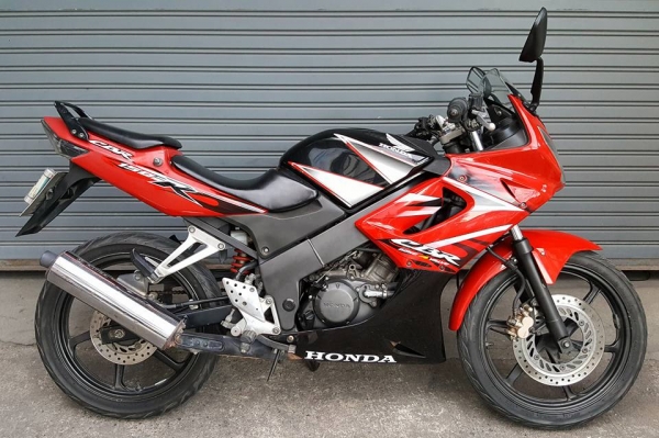 ขออนุญาตขาย HONDA CBR 150R รุ่น TOP ล้อแม็กแท้ศูนย์ สตาร์ทมือ ลายไฟ เรือนไมล์สีเหลือง ฟรีค่าโอน ขออนุญาตขาย HONDA CBR 150R รุ่น TOP ล้อแม็กแท้ศูนย์ สตาร์ทมือ ลายไฟ เรือนไมล์สีเหลือง ฟรีค่าโอน