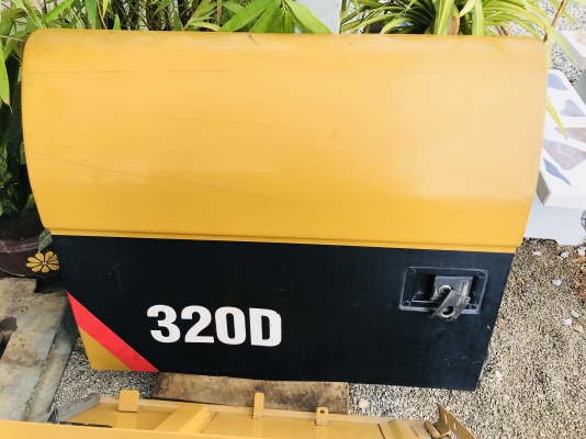 ขาย เหมา ฝาข้าง กล่องเเบต ฝาครอบเครื่อง CAT320D ขาย เหมา ฝาข้าง กล่องเเบต ฝาครอบเครื่อง CAT320D