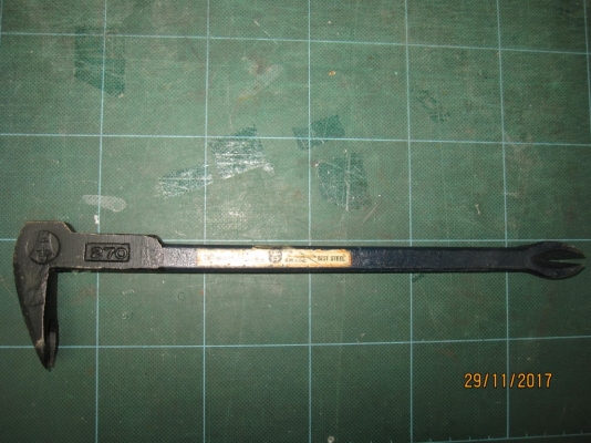 แชลงงัดเอนกประสงค์ (ตรงหัวใช้เป็นค้อนได้) เป็นของมาจากญี่ปุ่น