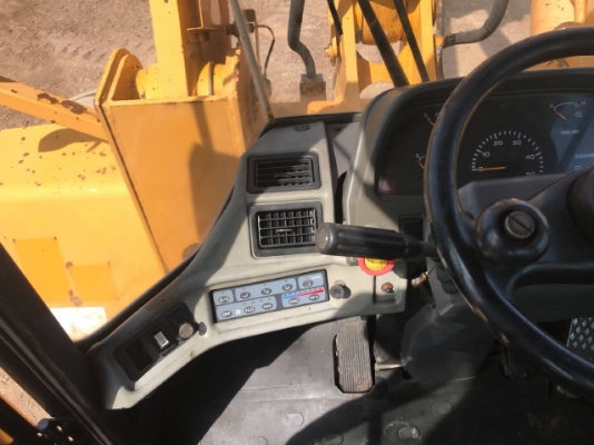 ขายรถตักล้อยาง TCM L39 (ขนาดเท่า WA400) รถนอกนำเข้าจากญี่ปุ่น สภาพสวยพร้อมใช้งาน มีVDOการทำงานครับ