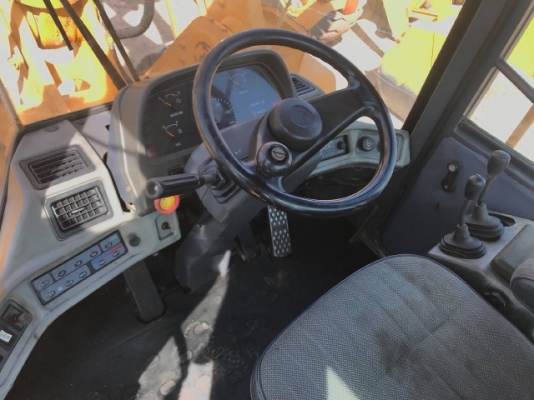 ขายรถตักล้อยาง TCM L39 (ขนาดเท่า WA400) รถนอกนำเข้าจากญี่ปุ่น สภาพสวยพร้อมใช้งาน มีVDOการทำงานครับ