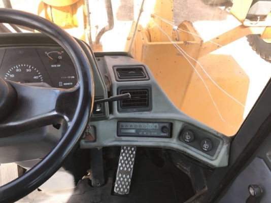 ขายรถตักล้อยาง TCM L39 (ขนาดเท่า WA400) รถนอกนำเข้าจากญี่ปุ่น สภาพสวยพร้อมใช้งาน มีVDOการทำงานครับ