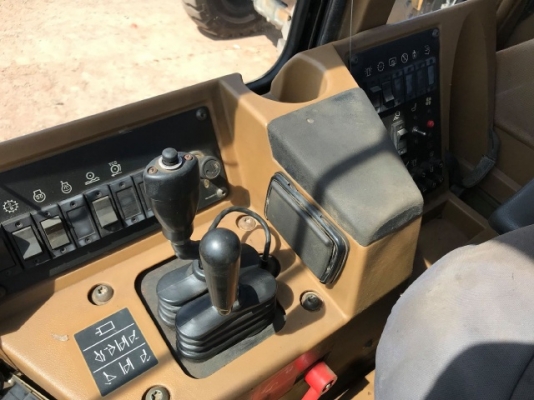 ขายรถตักล้อยาง CAT 938F (ขนาดเท่า WA300) รถนอกนำเข้าเองจากญี่ปุ่น สภาพสวยพร้อมใช้งาน มีVDOการทำงานครับ