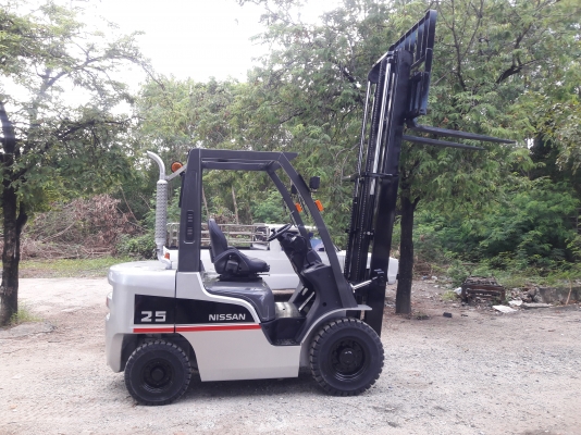 ขายรถโฟร์คลิฟท์มือสอง ขายรถโฟร์คลิฟท์มือสอง