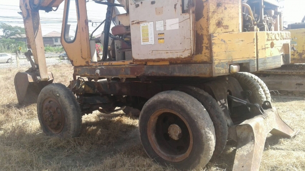 รถแบคโคล้อยาง2เพลา KOMATSU PW 60-1 พร้อมใช้งาน