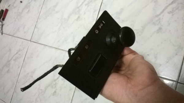 ขายชุดมือดึงเปิดปิดไฟหน้าbmw e30 สภาพดีชุดละ800บ โทร0924462525โส กทม ขายชุดมือดึงเปิดปิดไฟหน้าbmw e30 สภาพดีชุดละ800บ โทร0924462525โส กทม