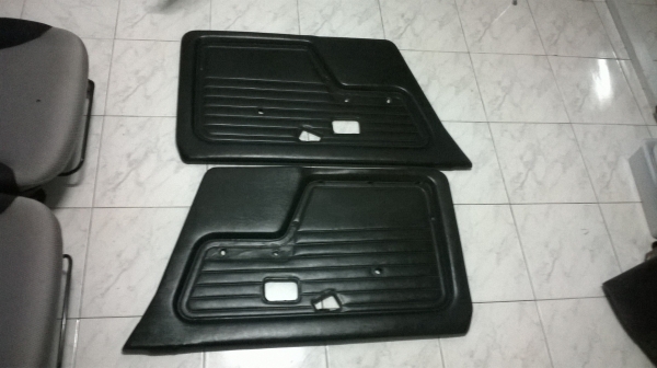 ขายแผงประตู BMW e30 4ประตู หนังดำ  สภาพสวย ราคา1900บาท โทร0924462525โส