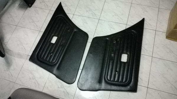 ขายแผงประตู BMW e30 4ประตู หนังดำ สภาพสวย ราคา1900บาท โทร0924462525โส ขายแผงประตู BMW e30 4ประตู หนังดำ สภาพสวย ราคา1900บาท โทร0924462525โส