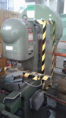 เครื่องปั๊ม 4 เครื่องมีเครื่องปั๊มร้อน 1 เครื่่องราคารวม 60,000 บาท