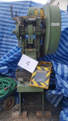 เครื่องปั๊ม 4 เครื่องมีเครื่องปั๊มร้อน 1 เครื่่องราคารวม 60,000 บาท