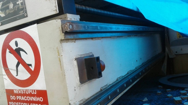 เครื่องพับโลหะ 8 มิล6ฟุตไม่มีใบ 90,000 บาท เครื่องพับโลหะ 8 มิล6ฟุตไม่มีใบ 90,000 บาท