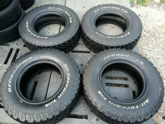 ขายยางBF 265/75R16 ปี13 ดอกยางหนาเต็มเท่ากันไม่มีปะ จำนวน 1 ชุด