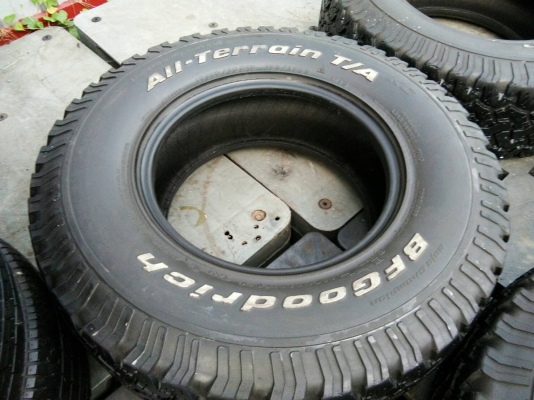 ขายยางBF 265/75R16 ปี13 ดอกยางหนาเต็มเท่ากันไม่มีปะ จำนวน 1 ชุด