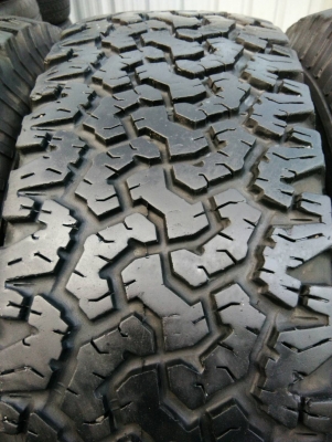 ขายยางBF 265/75R16 ปี13 ดอกยางหนาเต็มเท่ากันไม่มีปะ จำนวน 1 ชุด