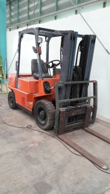 รถยกนิสสัน 2.5 ตัน เครื่องดีเซล เกียร์ออโต้ เสาสูง 4.75 เมตร ฟูลฟรีเข้าตู้ แผงงาสไลด์