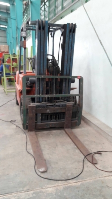 รถยกนิสสัน 2.5 ตัน เครื่องดีเซล เกียร์ออโต้ เสาสูง 4.75 เมตร ฟูลฟรีเข้าตู้ แผงงาสไลด์