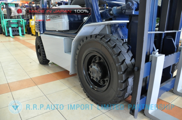 ขายรถโฟล์คลิฟท์มือสอง KOMATSU รุ่น FG20-252967 นำเข้าจากประเทศญี่ปุ่น 100\% ไม่เคยใช้งานในไทย