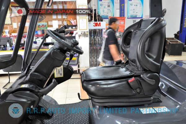 ขายรถโฟล์คลิฟท์มือสอง TOYOTA รุ่น 8FD25-14568 นำเข้าจากประเทศญี่ปุ่น 100\% ไม่เคยใช้งานในไทย