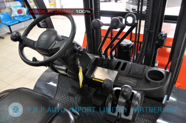 ขายรถโฟล์คลิฟท์มือสอง TOYOTA รุ่น 8FD25-14568 นำเข้าจากประเทศญี่ปุ่น 100\% ไม่เคยใช้งานในไทย