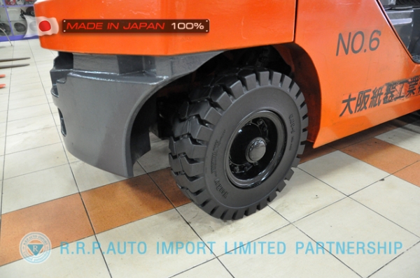 ขายรถโฟล์คลิฟท์มือสอง TOYOTA รุ่น 8FD25-14568 นำเข้าจากประเทศญี่ปุ่น 100\% ไม่เคยใช้งานในไทย