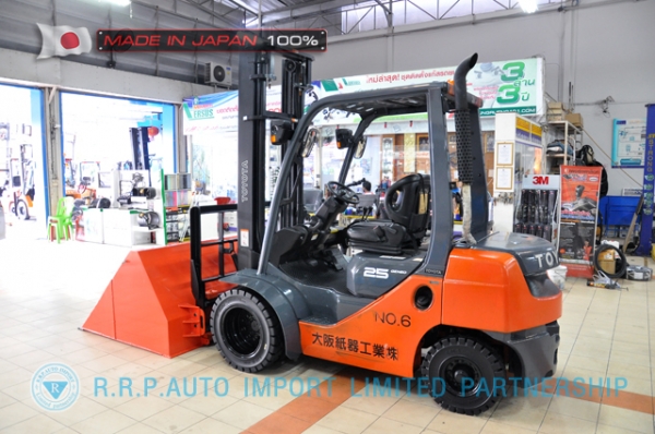 ขายรถโฟล์คลิฟท์มือสอง TOYOTA รุ่น 8FD25-14568 นำเข้าจากประเทศญี่ปุ่น 100\% ไม่เคยใช้งานในไทย