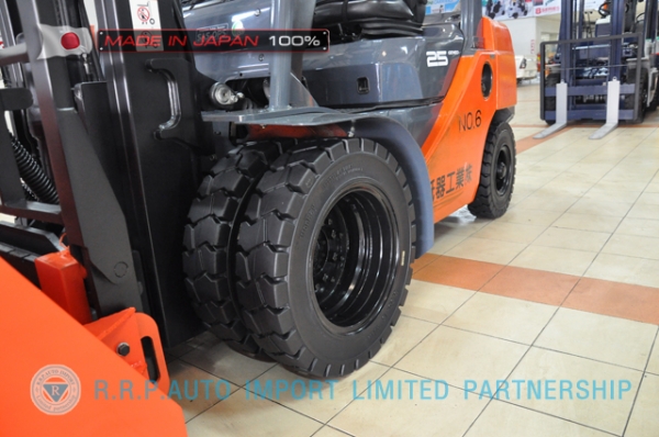 ขายรถโฟล์คลิฟท์มือสอง TOYOTA รุ่น 8FD25-14568 นำเข้าจากประเทศญี่ปุ่น 100\% ไม่เคยใช้งานในไทย