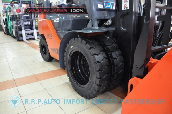 ขายรถโฟล์คลิฟท์มือสอง TOYOTA รุ่น 8FD25-14568 นำเข้าจากประเทศญี่ปุ่น 100\% ไม่เคยใช้งานในไทย