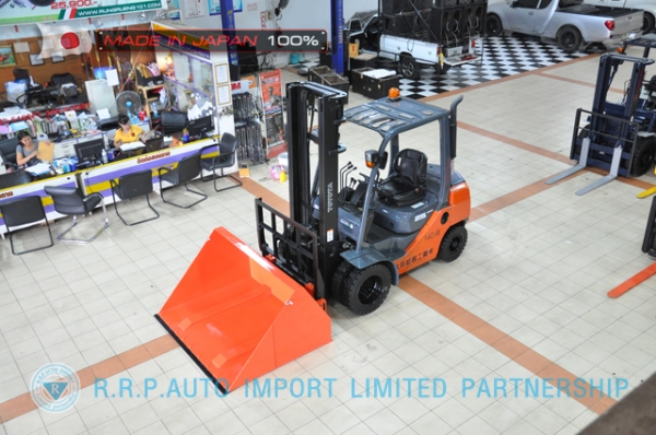 ขายรถโฟล์คลิฟท์มือสอง TOYOTA รุ่น 8FD25-14568 นำเข้าจากประเทศญี่ปุ่น 100\% ไม่เคยใช้งานในไทย