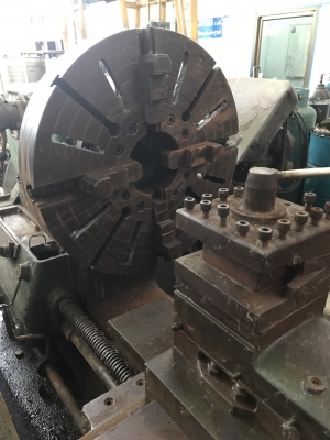 เครื่องกลึง 10 ฟุต 4 จับ 800 สวิง 1,200 รูผ่าน 4 นิ้วยันงานได้ 2 เมตร พวงมาลัยขวา ราคากันเองครับ เครื่องกลึง 10 ฟุต 4 จับ 800 สวิง 1,200 รูผ่าน 4 นิ้วยันงานได้ 2 เมตร พวงมาลัยขวา ราคากันเองครับ