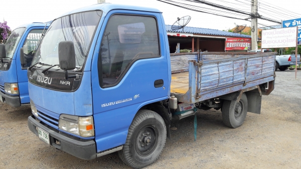 Isuzu NKR 4JB-Turbo 4 ล้อ ห้างแท้ มีหลายคันให้เลือก Isuzu NKR 4JB-Turbo 4 ล้อ ห้างแท้ มีหลายคันให้เลือก