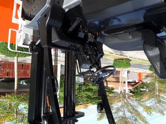 ขายฟอร์คลิฟท์ขนาด 2.5 ตันเสายกสูง 4 เมตร สนใจ 0813535948