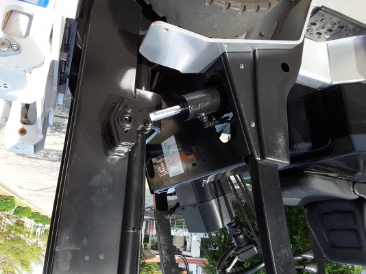 ขายฟอร์คลิฟท์ขนาด 2.5 ตันเสายกสูง 4 เมตร สนใจ 0813535948