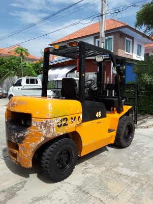 ขาย 4.5 ตันสภาพสวย สนใจ 0813535948