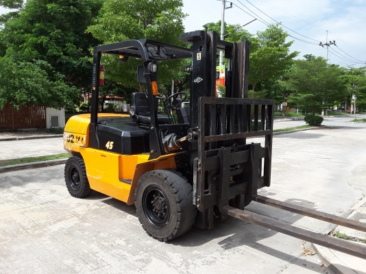 ขาย 4.5 ตันสภาพสวย สนใจ 0813535948