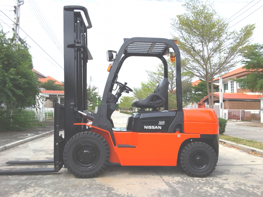 ขายฟอร์คลิฟท์ขนาด 2.5 ตันเสายกสูง 4 เมตร เกียร์ออโต้ สนใจ 0813535948