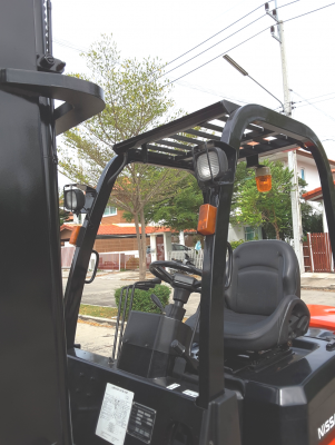 ขายฟอร์คลิฟท์ขนาด 2.5 ตันเสายกสูง 4 เมตร เกียร์ออโต้ สนใจ 0813535948