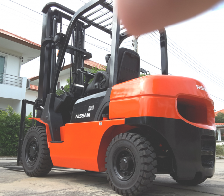 ขายฟอร์คลิฟท์ขนาด 2.5 ตันเสายกสูง 4 เมตร เกียร์ออโต้ สนใจ 0813535948