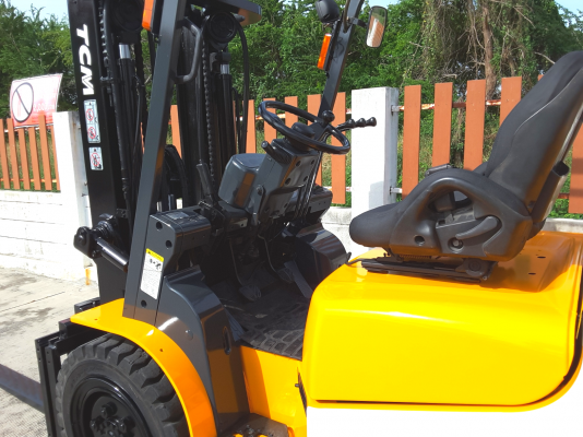 ขาย TCM 3 ตันดีเซล เสายกสูง 4.3 เมตรงาสไลน์ สนใจ 0813535948