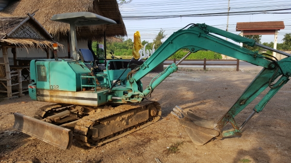 ขายแบคโฮ Kobelco 32 แรงมีไลน์เจาะกระแทก 168000 ขายแบคโฮ Kobelco 32 แรงมีไลน์เจาะกระแทก 168000