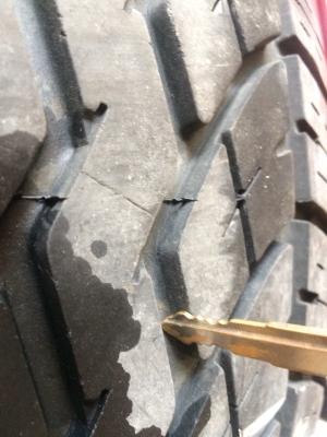 ขายยาง 16 โยโกฮามาปี 16 2 เส้น สวยๆวิ่งไม่ถึงหมื่น แถม 2เส้นปีเก่าไซส์เท่ากัน คนละลายแต่ใช้งานได้ ขาย 2 เส้น 6500 ครับ แถมปีเก่าให้ 2 เส้น ตอนซื้อมา เส้นละ 6500 ครับ สนใจมาขนเอง ลาดพร้าว 87 ครับ 0827861333 ขายยาง 16 โยโกฮามาปี 16 2 เส้น สวยๆวิ่งไม่ถึงหมื่น แถม 2เส้นปีเก่าไซส์เท่ากัน คนละลายแต่ใช้งานได้ ขาย 2 เส้น 6500 ครับ แถมปีเก่าให้ 2 เส้น ตอนซื้อมา เส้นละ 6500 ครับ สนใจมาขนเอง ลาดพร้าว 87 ครับ 0827861333